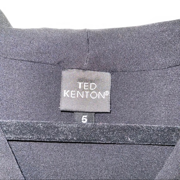 Black sleeveless blouse - Picture 2 of 3